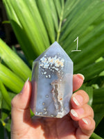 Load image into Gallery viewer, Druzy Agate Tower
