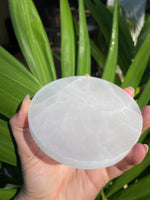 Load image into Gallery viewer, Selenite Satin Spar Charging Plate (Round/Square)
